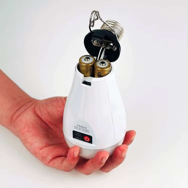 Ampoule LED Rechargeable 15W — L’éclairage qui prend le relais pendant la coupure